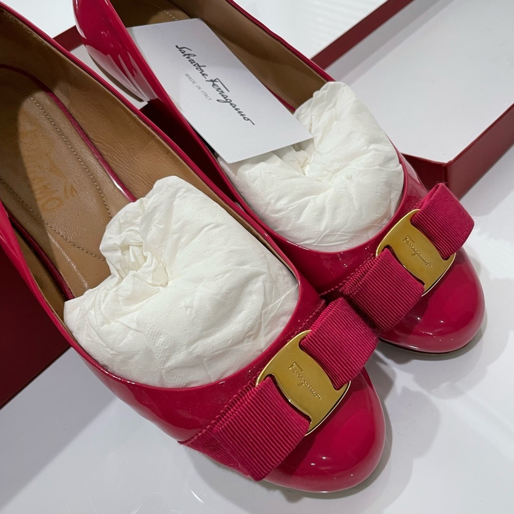 Salvatore Ferragamo Varina hot pink flats! Perfect pop for your outfit